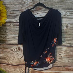 Mai Soli mid sleeve top women's medium navy blue /floral pre-owned